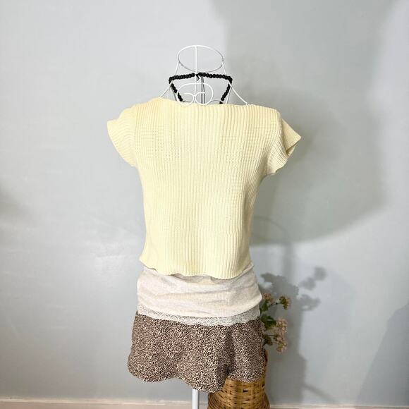 Gorgeous cream/ butter yellow bolero layering vest sweater knit top - Picture 5 of 6